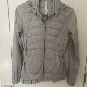 Lululemon gray lightly insulated zip up jacket in size 4.